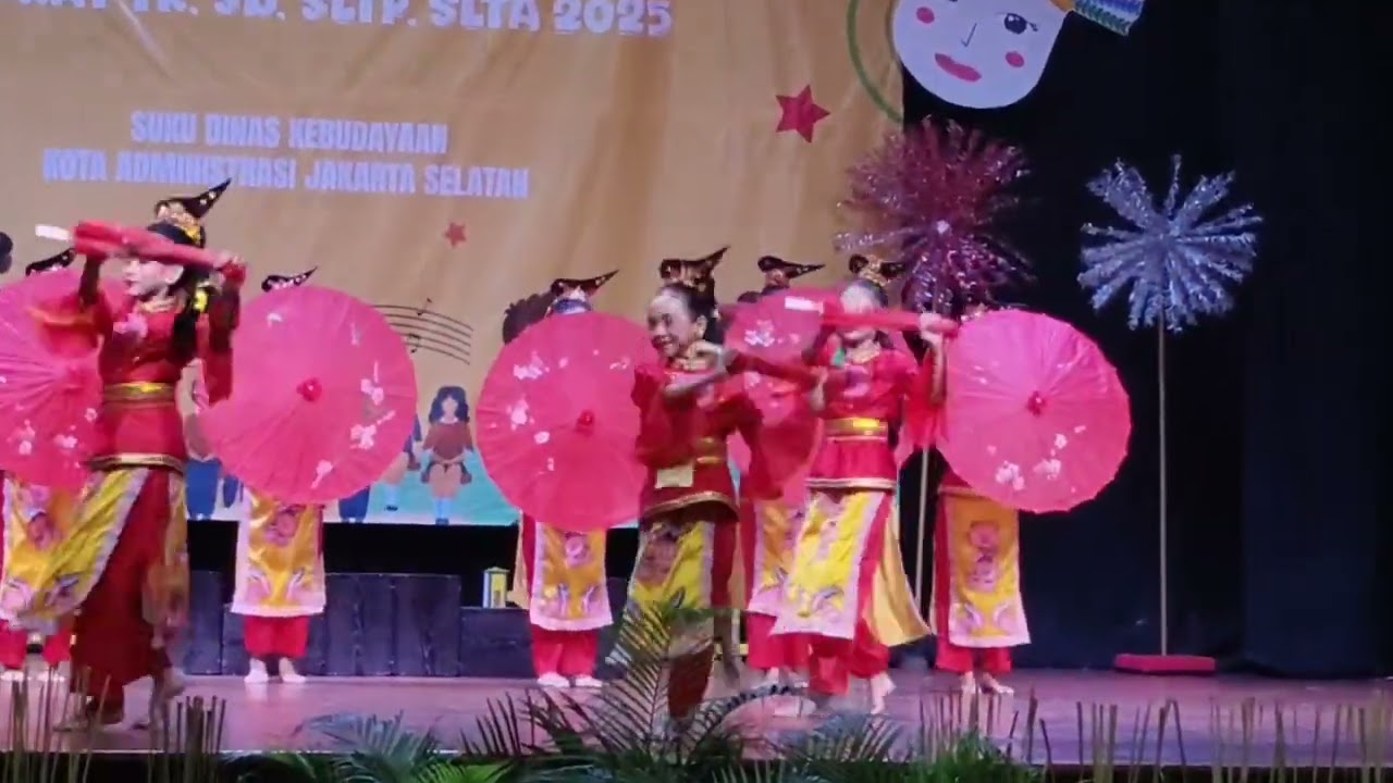 Tari Kembang Cokek by Miss Dourina