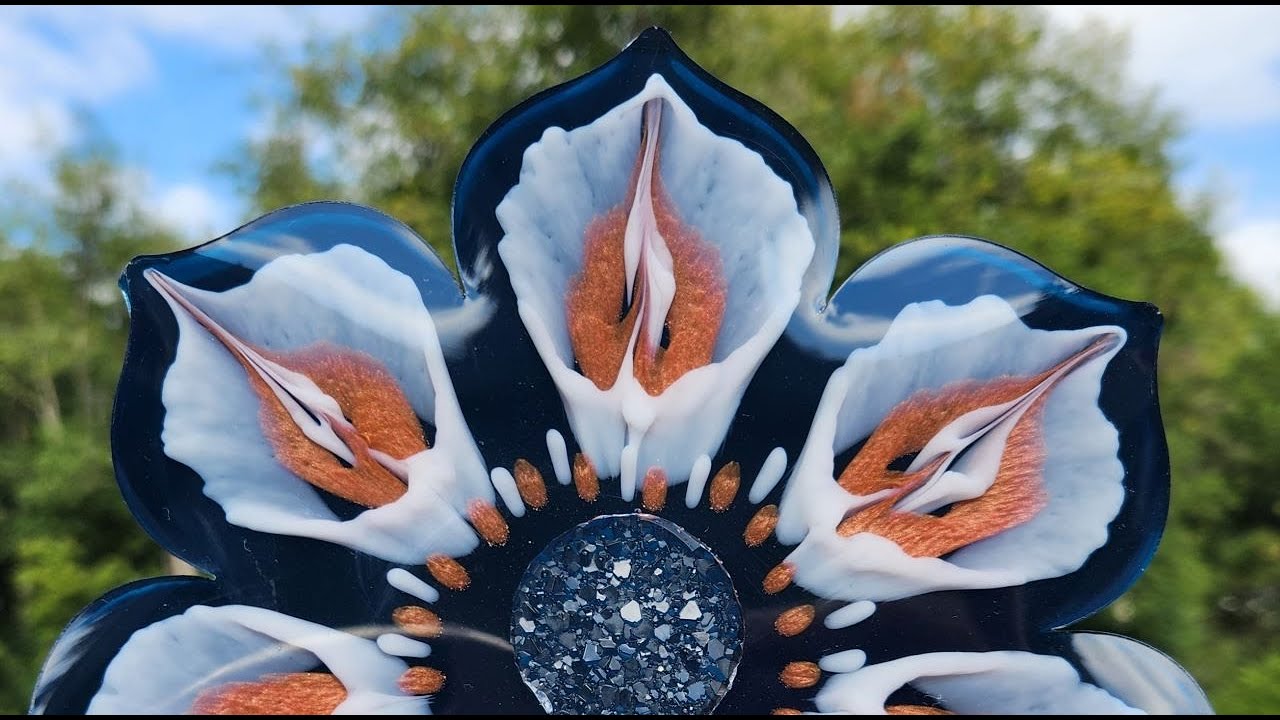 Gorgeous - Resin 'Calli Lily' 3D bloom with druzy insert!