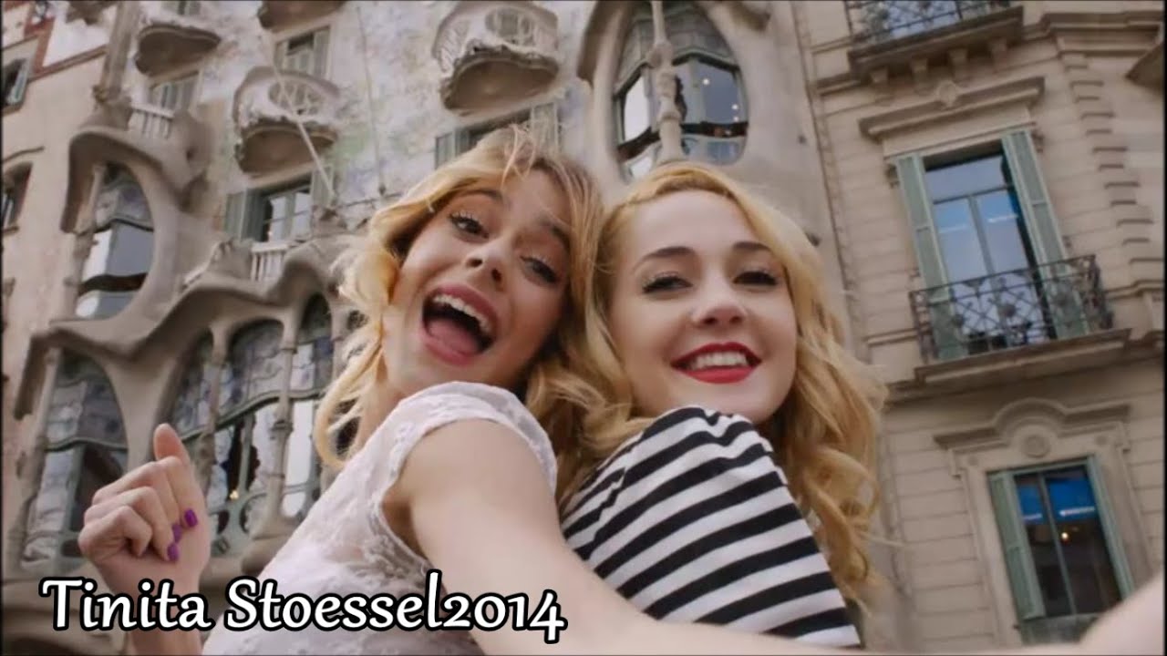 Violetta en Lucinda maken foto's van elkaar- Violetta 3
