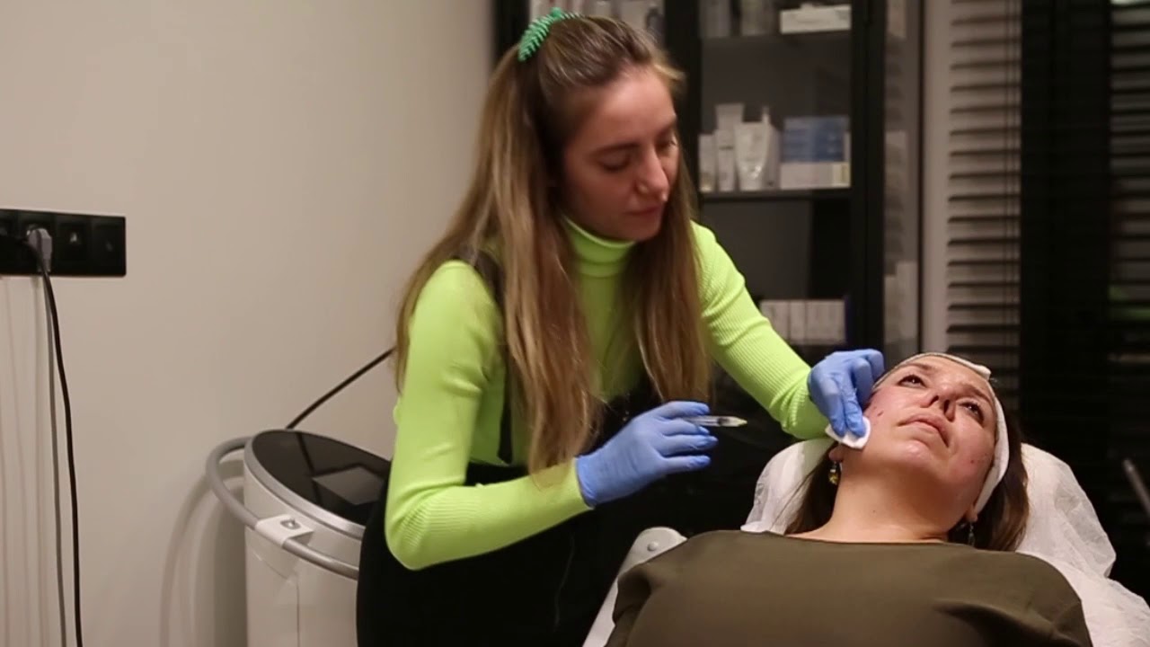 Ayse Tolga ile yeni yıl çekilişi yaptık ve h100 gençlik aşısı kazanan hastamıza işlemimizi yaptık.