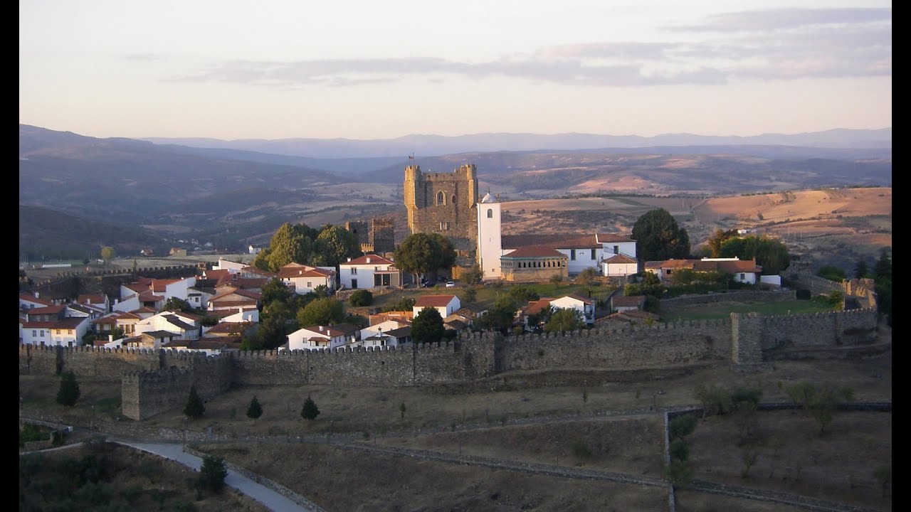 Замок Браганса(Castle of Bragan&ccedil;a),Португалия.