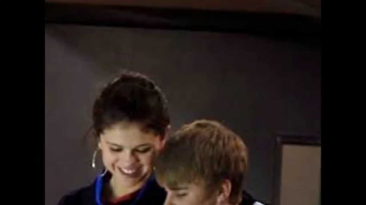 selena and justin bieber at hockey game