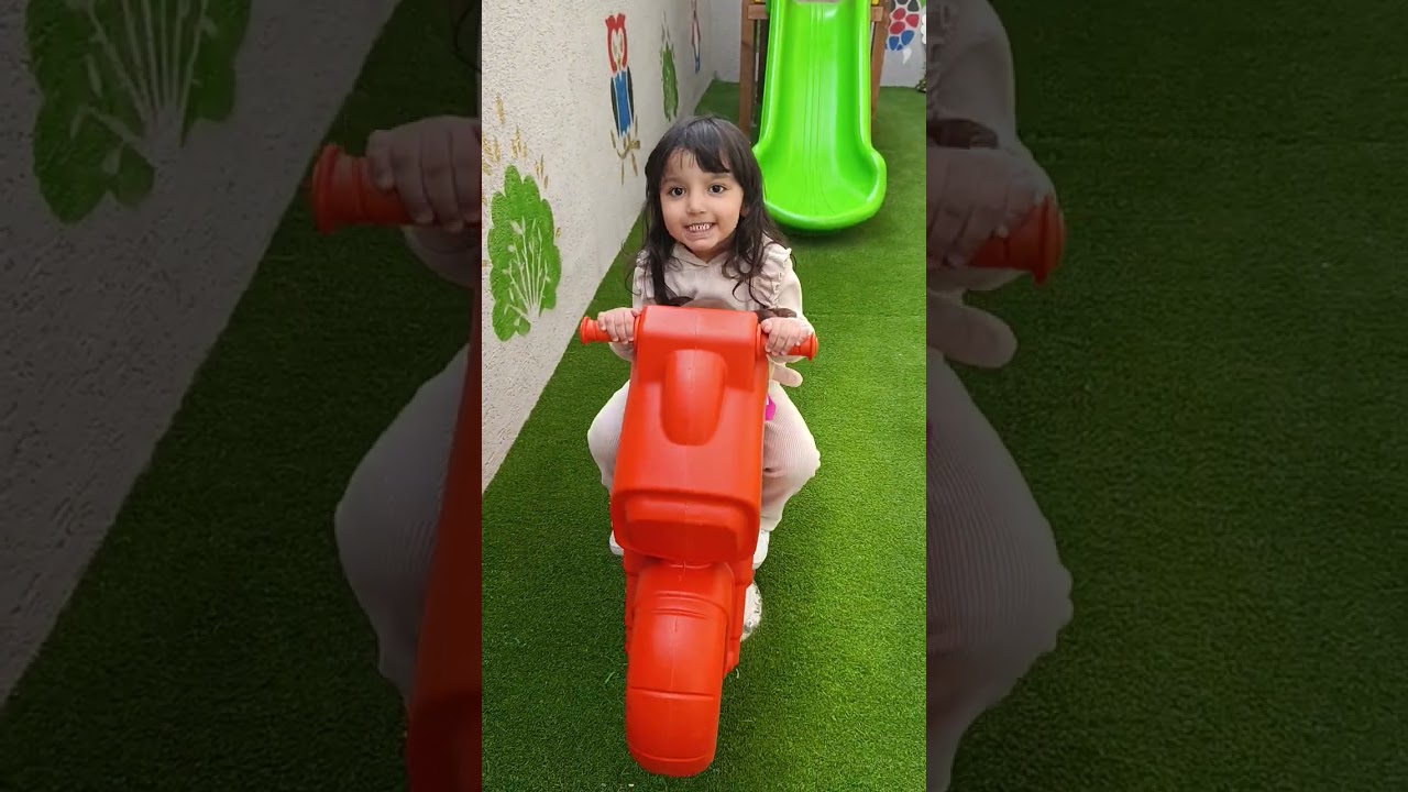 Çocuk olmak gibisi yok oyna oyna doymak bilmiyorlar ecrinin yine oyuna doyamadigi bir gün ❤️❤️❤️