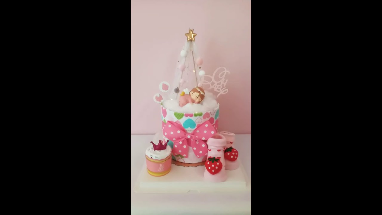 Diaper cake with light