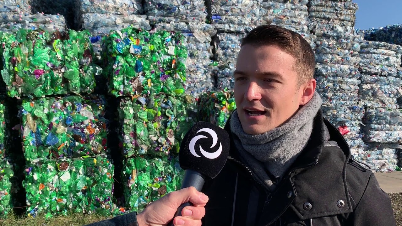 Viktor Vincze sa bol pozrieť, ako prebieha recyklácia PET fliaš