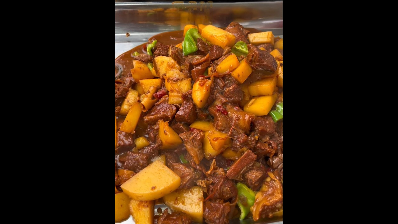 今天做的是土豆烧牛腩，还有烧鸡，不知道工人爱不爱吃#记录食堂大锅饭日常生活 #刘子姐