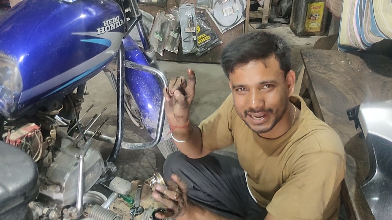 Hero Honda Splendor  white smoke problem 🤦🏍️#mithunmandal Mithun Mondal motorcycle mechanic YouTube