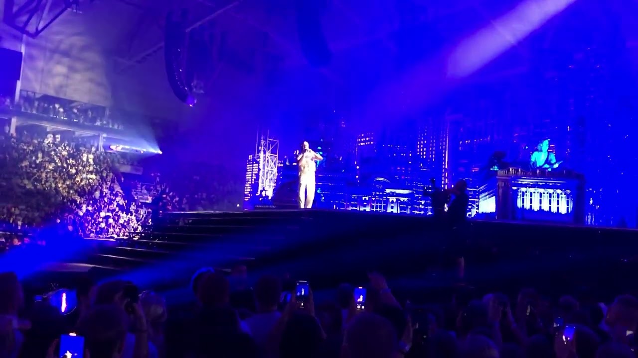 The Weeknd - Coming Down (Live in Oslo , Norway)