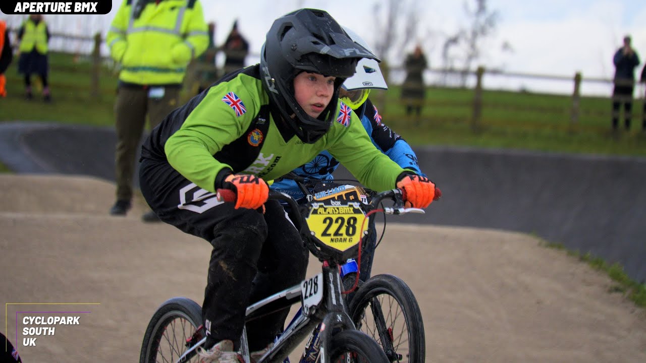 Rainypark! // London BMX Series 25-26 R4 // Cyclopark // UK BMX Racing