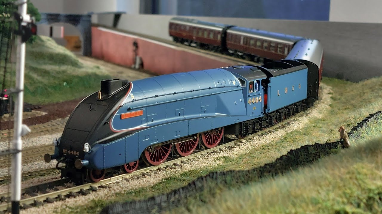 Opening the Hornby Great Gathering 4464 A4 Bittern