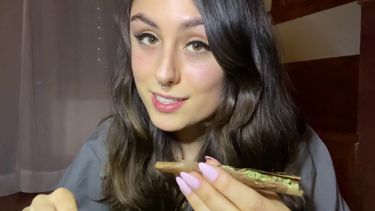 HOW TO ROLL A BLUNT