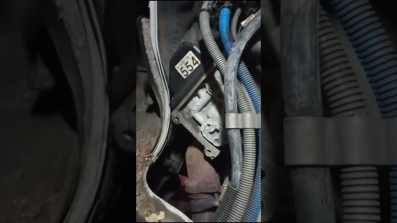 Ford Econoline, 2000-2009 Cambio de Bujias y Ignition Coil, Removiendo lineas de Injectores