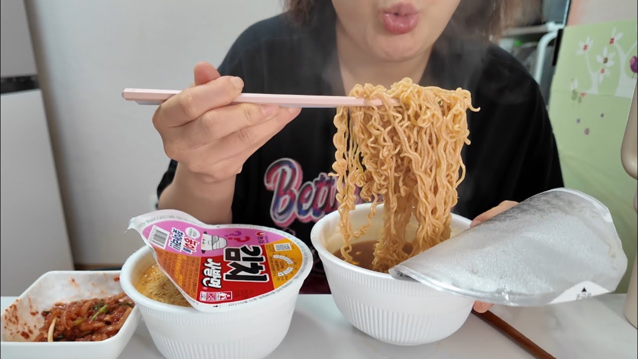 12년동안 키스 못해본 으른여자의 브이로그 (엽땡식분말스프 닭도리탕 우지라면리뷰 존맛탱무생채) 