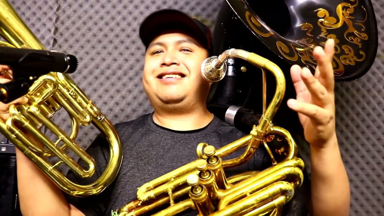 Introducción a adornos con tuba y charchetas en todos los tonos