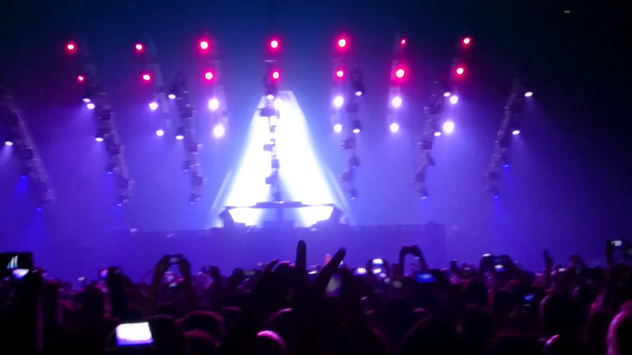 Axwell Λ Ingrosso - Intro / Barricade live @ Heineken Music Hall