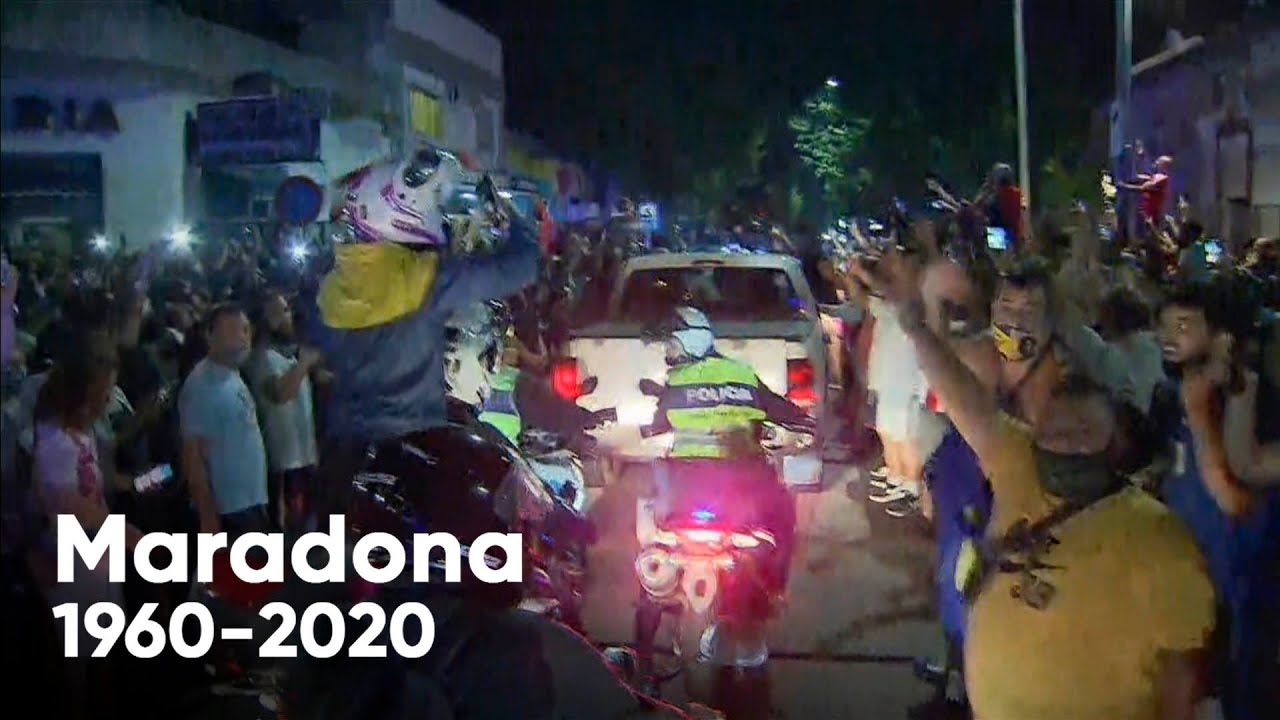 Corridas, cánticos y saltos: así llegó el cuerpo de Maradona a la casa velatoria de La Paternal