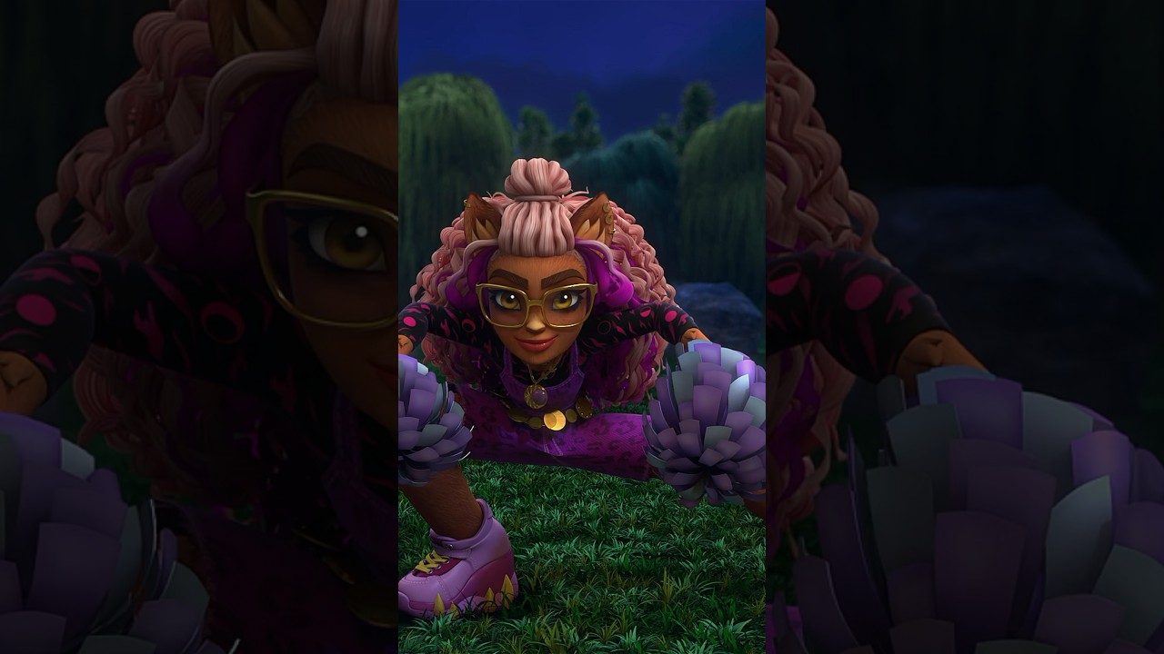 Clawdeen has clawesome fearleading moves 😎 #shorts