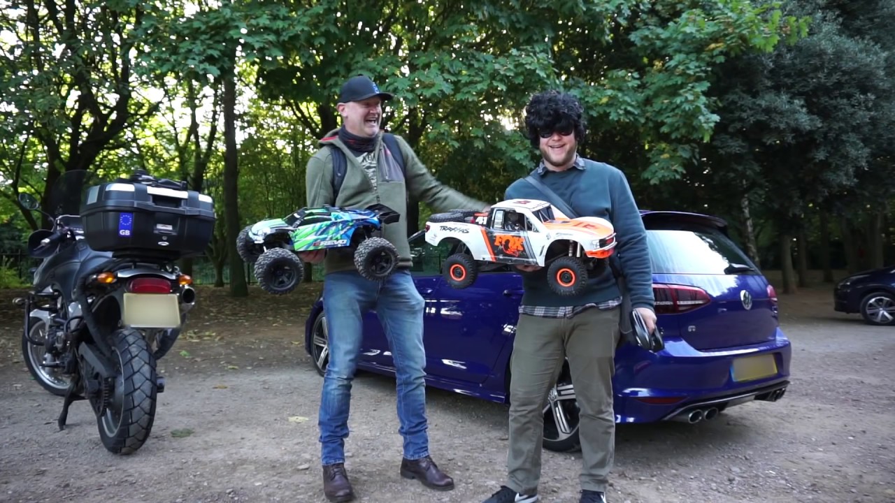 Traxxas E-REVO 2.0 VS Unlimited Desert Racer On DIRT JUMPS