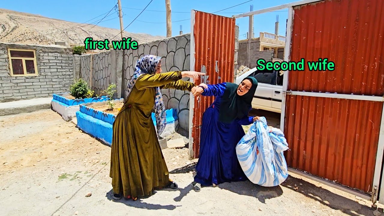 *The First Wife Stays Brave While Mr. Rahmat Is Away&mdash;She Throws Out the Evil Second Wife!*