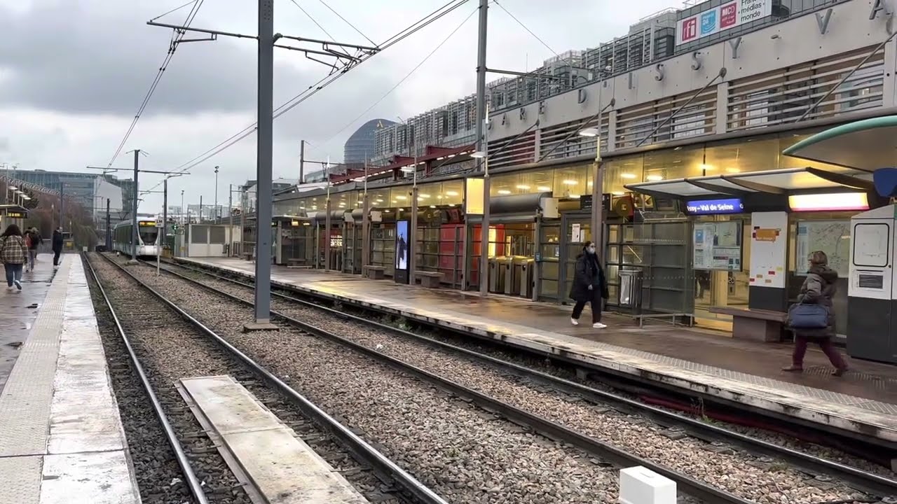 Tramway d'Île-de-France. Gare d'Issy-Val de Seine