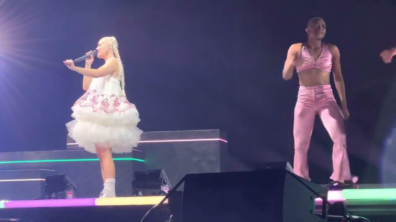 Anne-Marie Better Off & 2002 live in Leeds 09/05/2022 New song unreleased track Dysfunctional tour