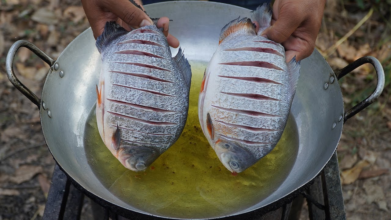 Deep-Fried Fish Crispy Eating with Rice Noodle So Delicious