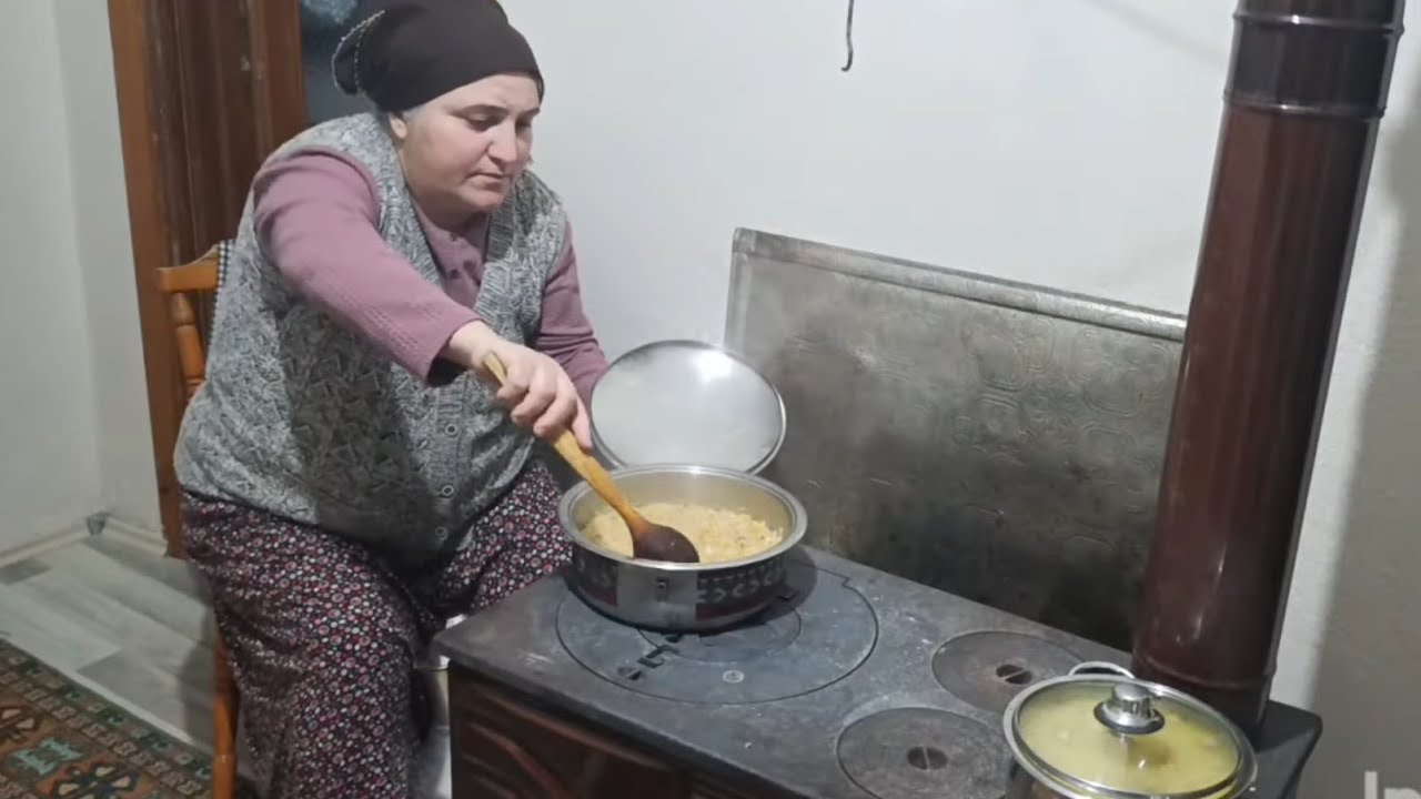 HİNDİLİ BULGUR PİLAVI HİNDİ 🦃 ÇORBASI SOBA ÜZERİNDE AKŞAM YEMEĞİ HAZIRLIĞI #keşfet #köy #koyvlog 