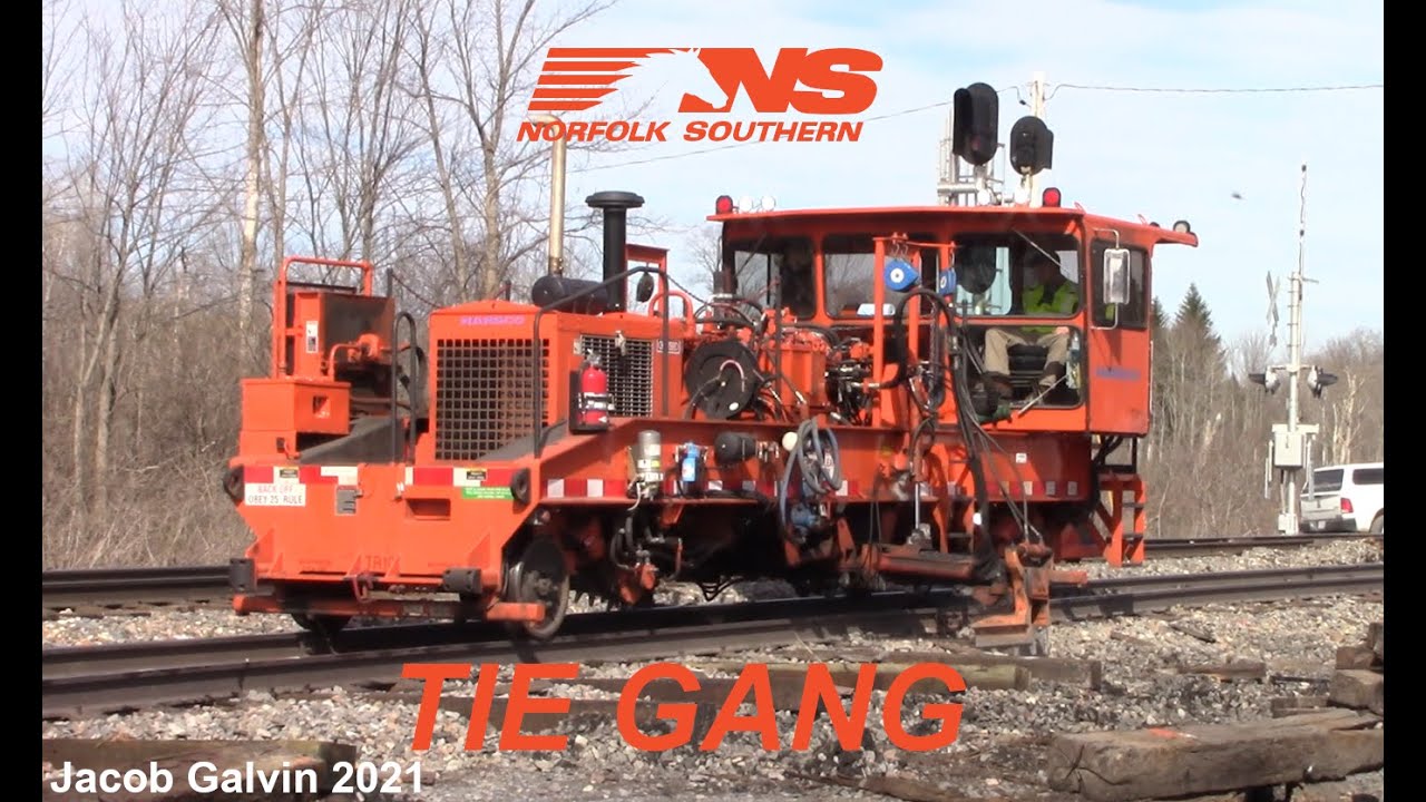 Norfolk Southern Tie Gang at Work! | Replacing Old Ties on the D&H in 2018.