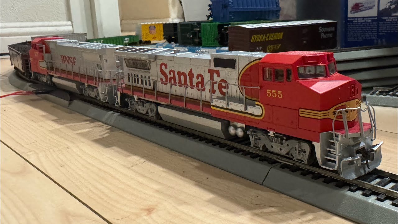 ATSF B40-8W duo on the Golden Empire Model Railroad HO with some scenes including BNSF AC44 5603! 