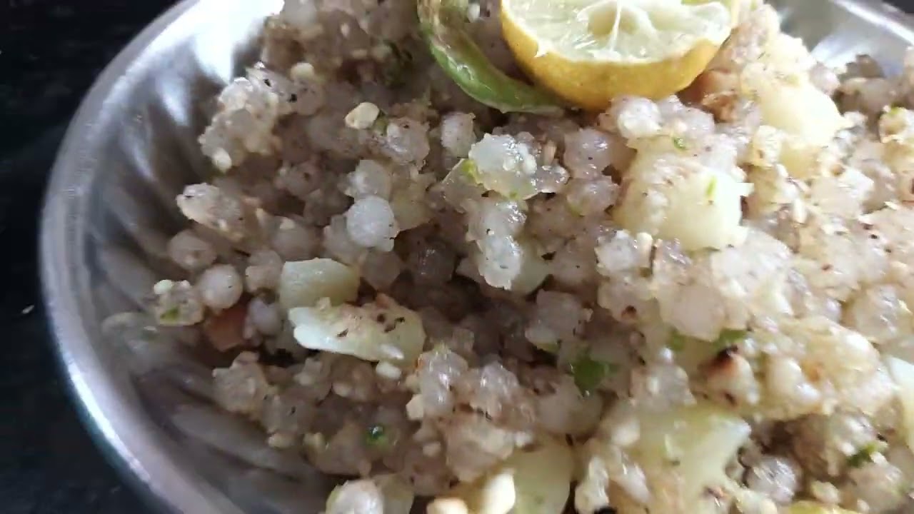 रोजची खिचडी कंटाळवाणी? साबुदाणा खिचडीला द्या नवा ट्विस्ट..साबुदाणा खिचडीचे सोपे आणि चविष्ट प्रकार 