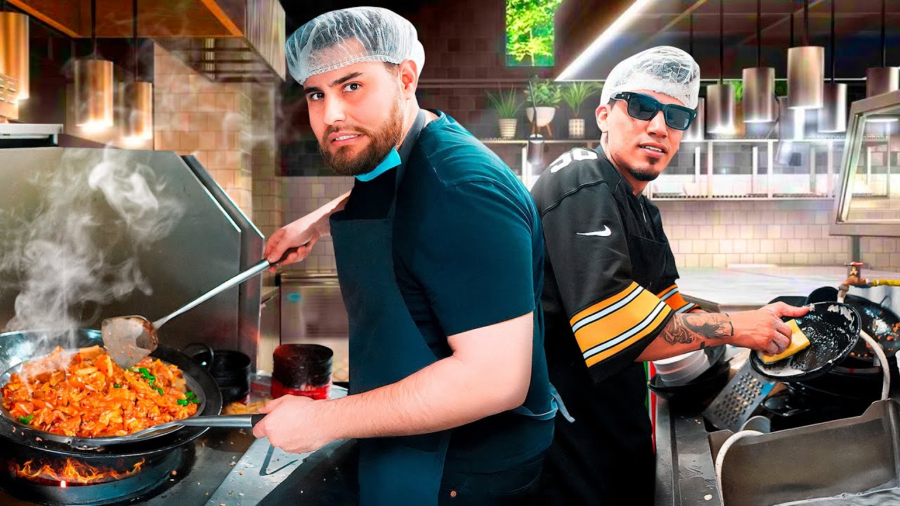 ¡PAGAMOS LA CUENTA LAVANDO PLATOS Y COCINANDO😱!