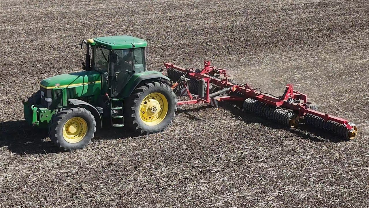 JOHN DEERE 7710 mit einer VÄDERSTAD Rexius 1020 Cambridge Walze / 4K