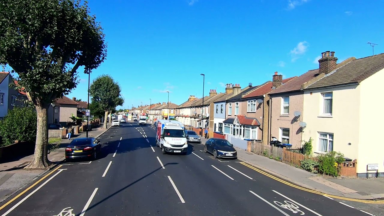 London BUS Ride 🇬🇧 Route 264 - CROYDON to TOOTING via Mitcham Common, Mitcham 🚌