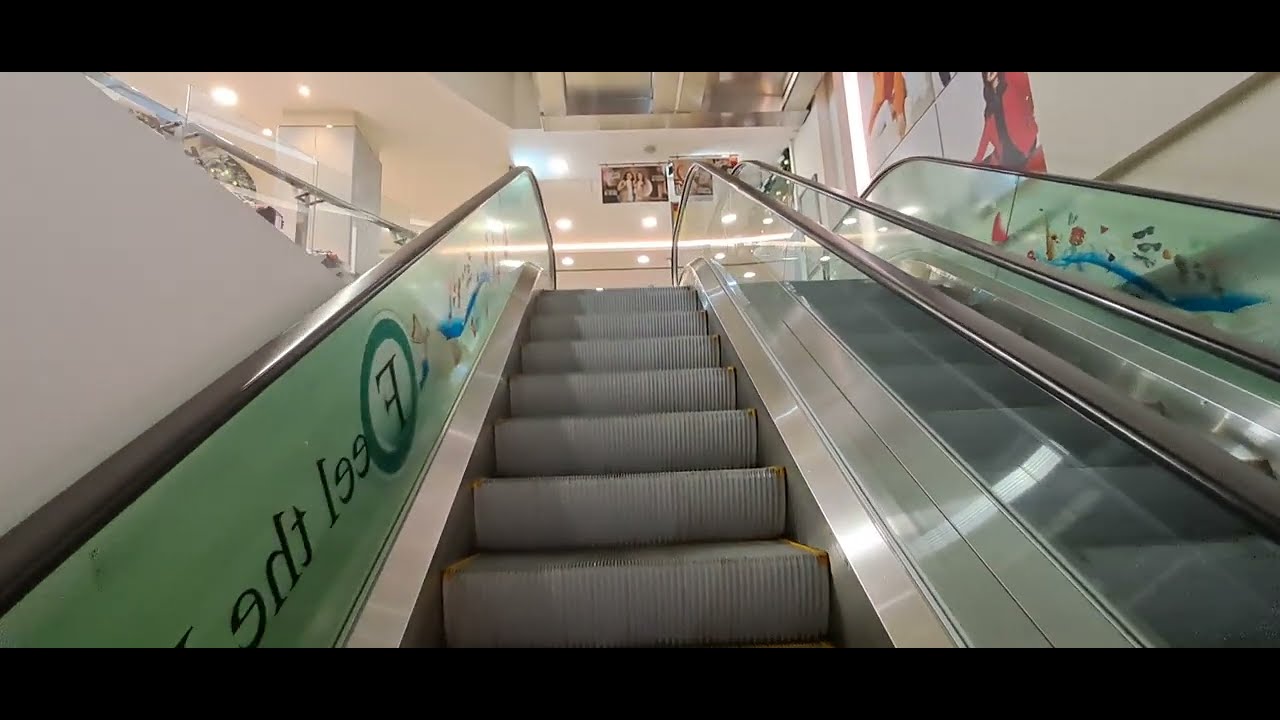 [First Video] Sigma Escalators with Different Colored Steps at Riau Junction, Bandung, West Java