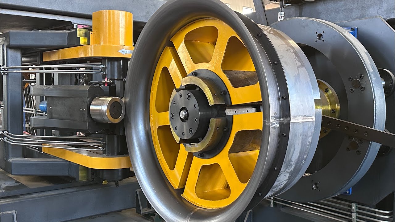 Flanging machine for bellmouth spinning, flange flanging and hole punching 