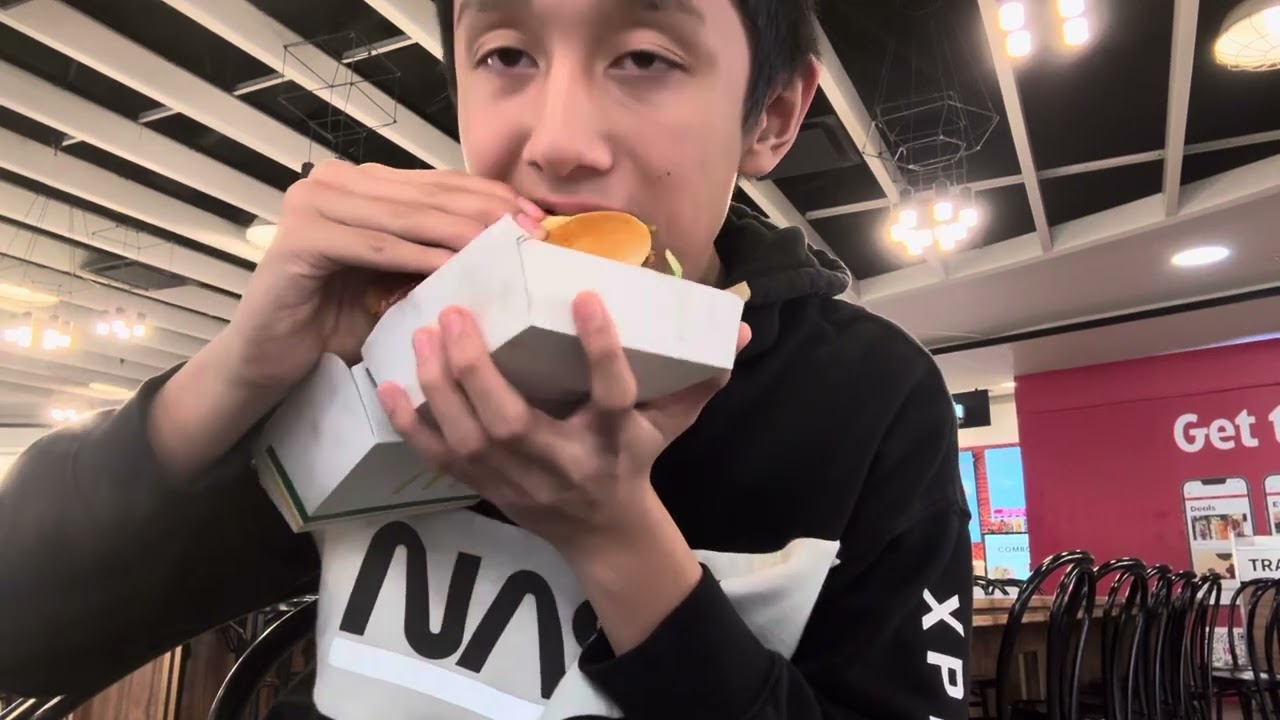 Eating Mcd’s Buffalo Chicken Mccrispy + Chips Ahoy Frappe