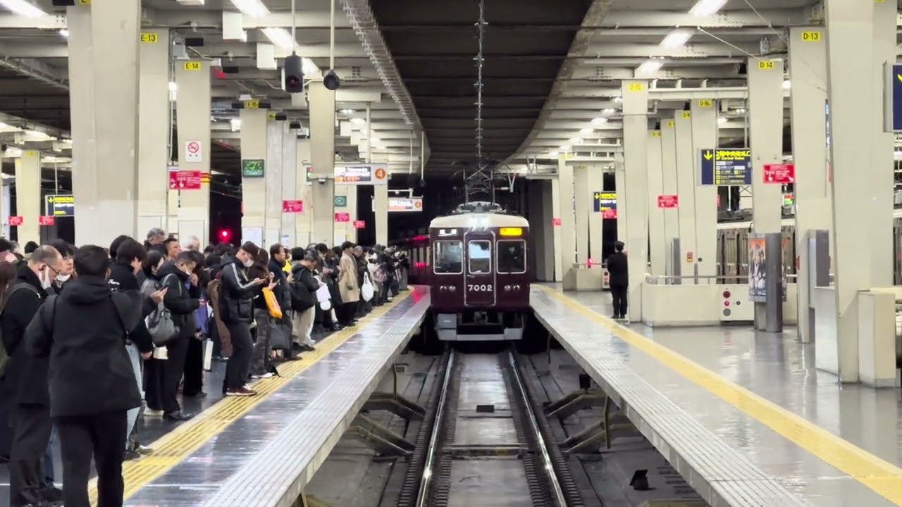 阪急電鉄宝塚線7000系[急行]進站(大阪梅田)