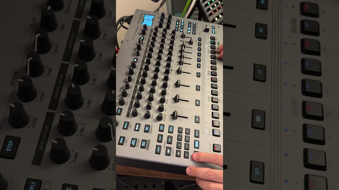 Roland TR-1000 with modularsynth dawless minimal techno  machine live