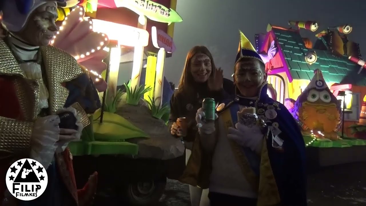 voorbereiding  van de volledige  licht avond carnavalstoet  van Zottegem