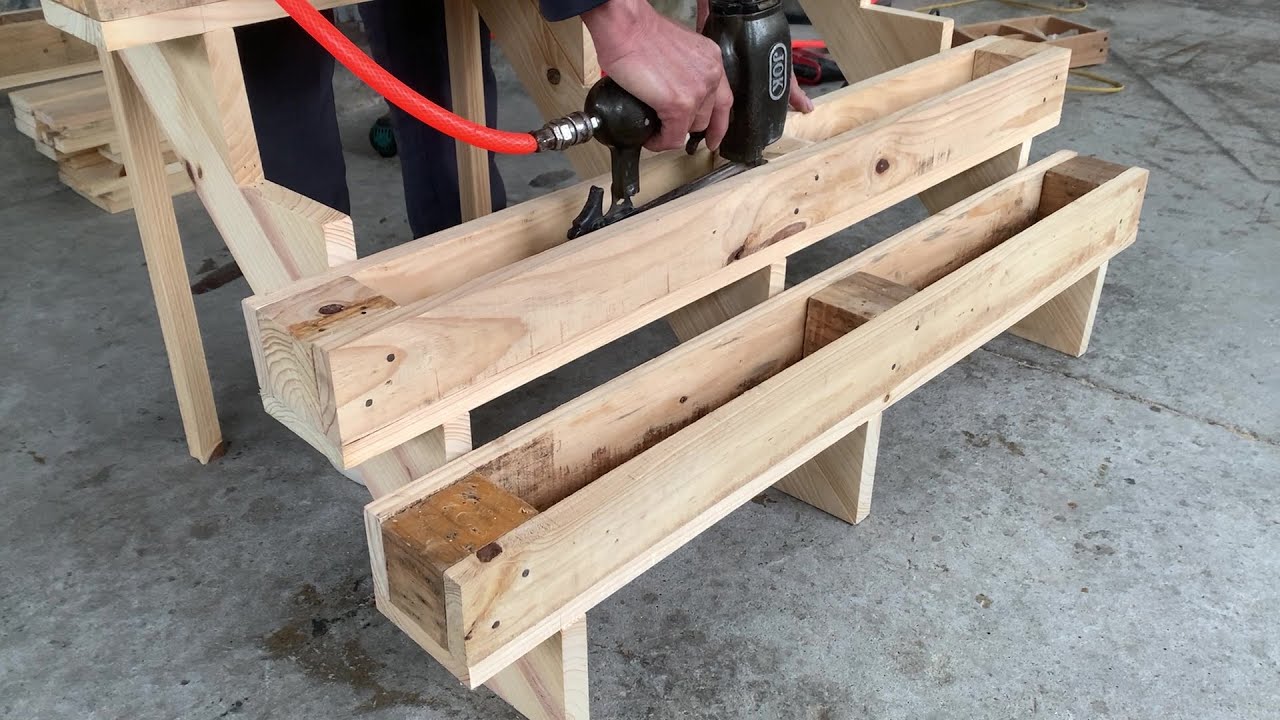Outdoor Pallet Projects - How You can Easily Build a Wooden Pallet Staircase for Growing Plants