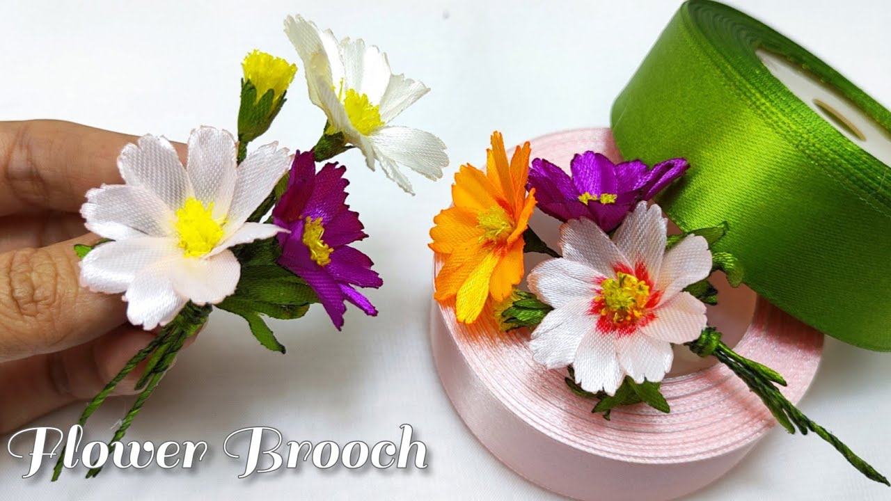 DIY/как сделать брошь цветы из атласной ленты//Цветы космос