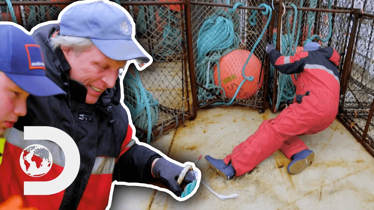 Sig Gets Injured Working With The Crew On Deck | Deadliest Catch: The Viking Returns