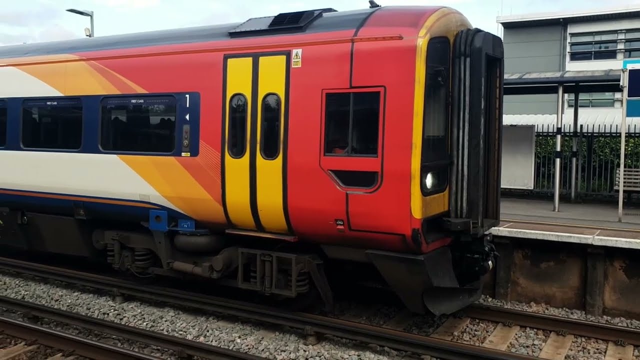 Trains at SOUTHAMPTON AIRPORT PARKWAY 2