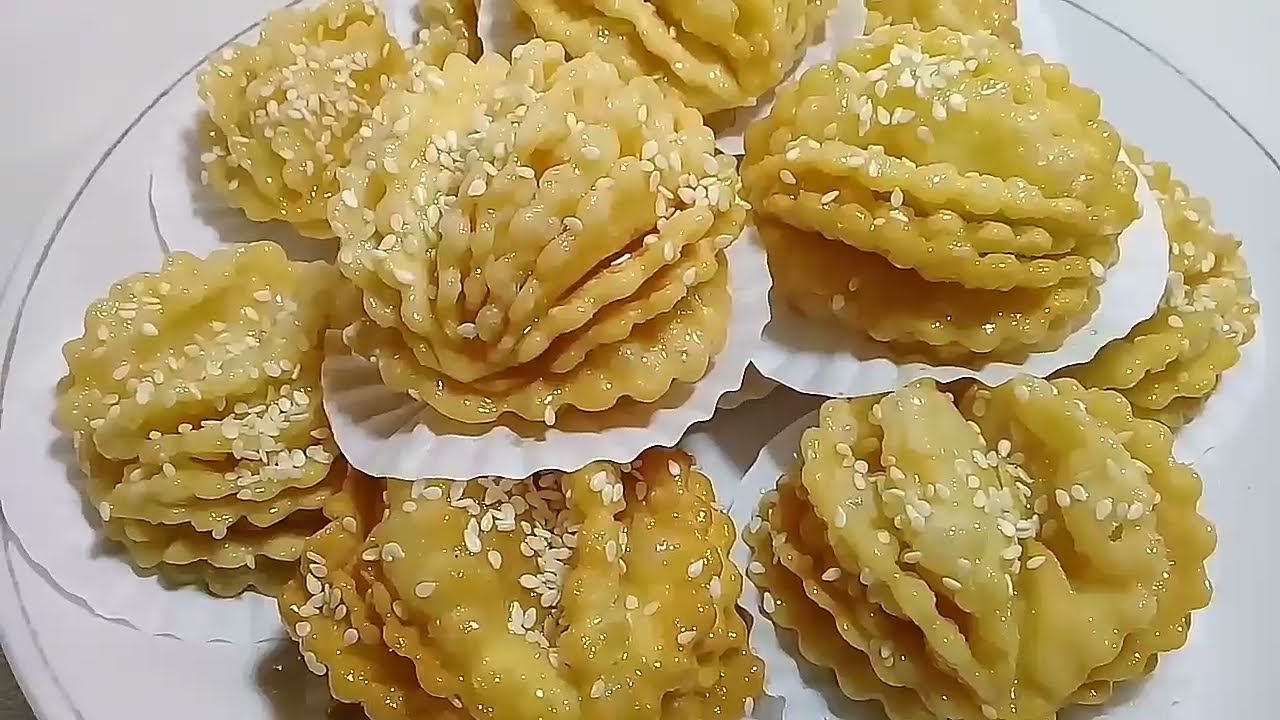 قريوش الجوزة♥️بدون آلة 😊 خفيف ويتفتت فالفم 🇩🇿😋يجي مقرمش ومورق بدون آلة طريقة توريق بسيطة و ناجح  🇩🇿