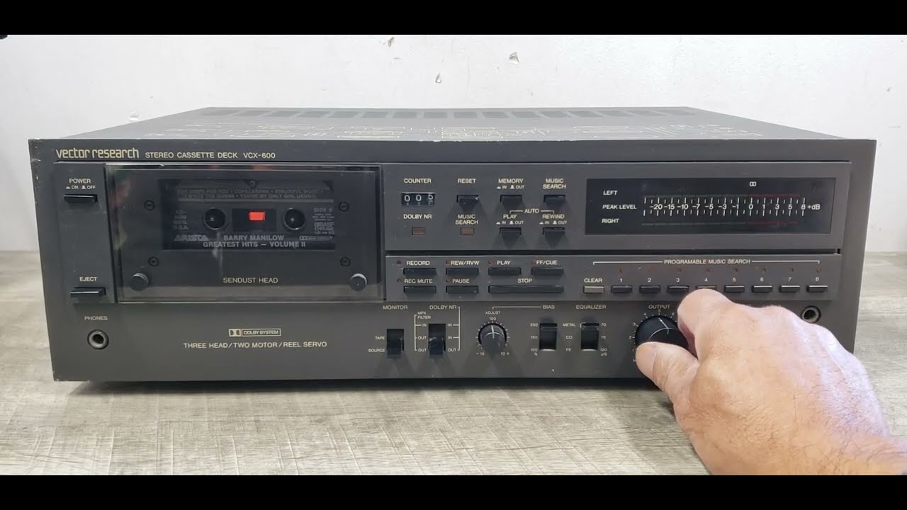 Винтажный кассетный магнитофон/проигрыватель Vector Research VCX-600 с тремя головками