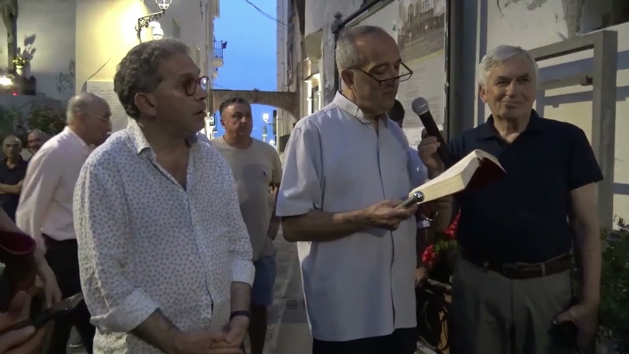 inaugurazione pannello tedoforo Matteo Lembo a Minori costa d'Amalfi
