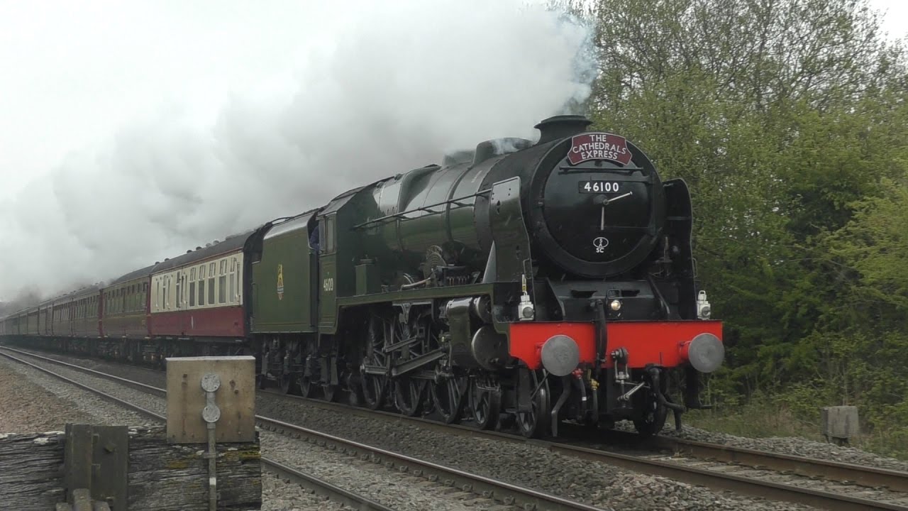 Royal Scot bursts through Bedwyn | The Cathedrals Express - 20th April 2017