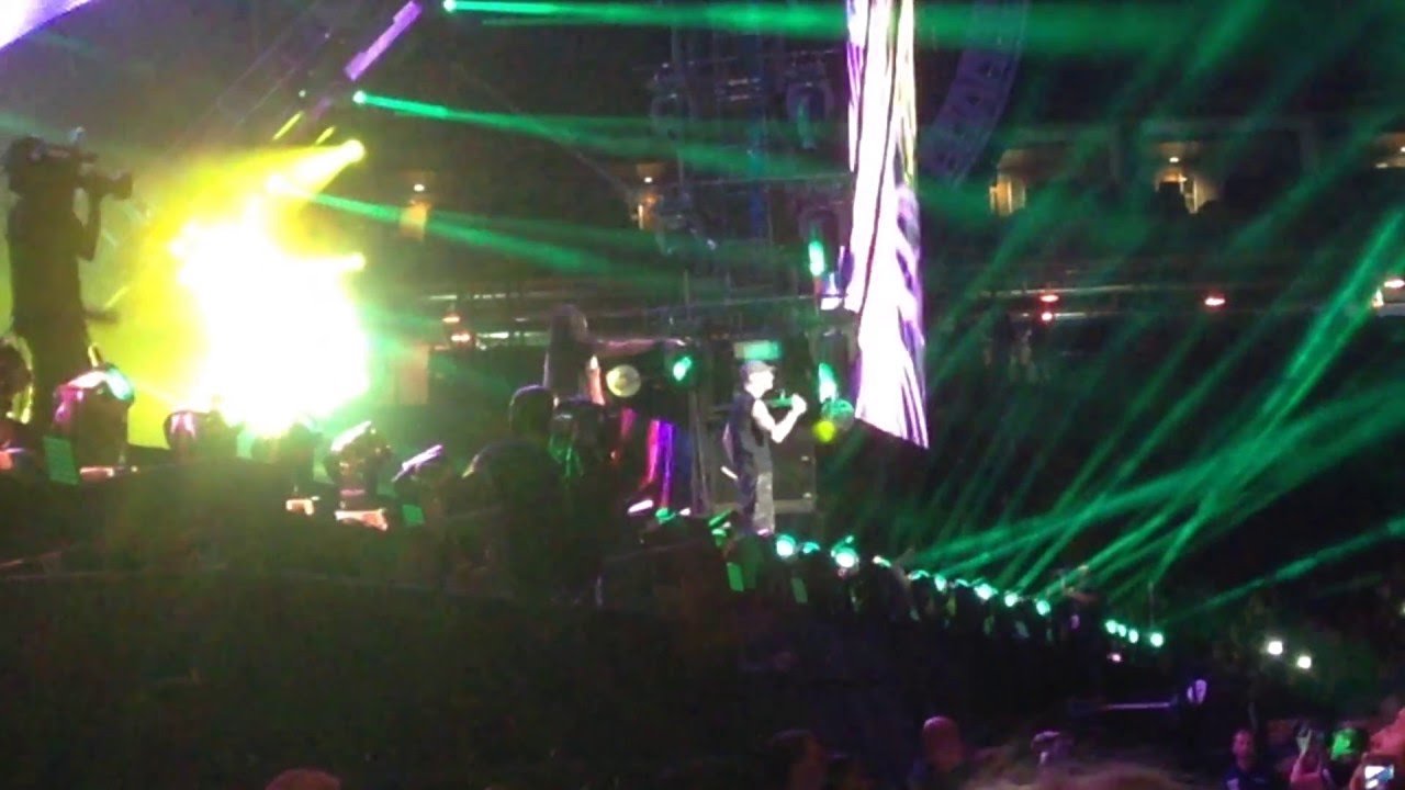 THE MONSTER -EMINEM & RIHANNA: MONSTER TOUR 27 of 27