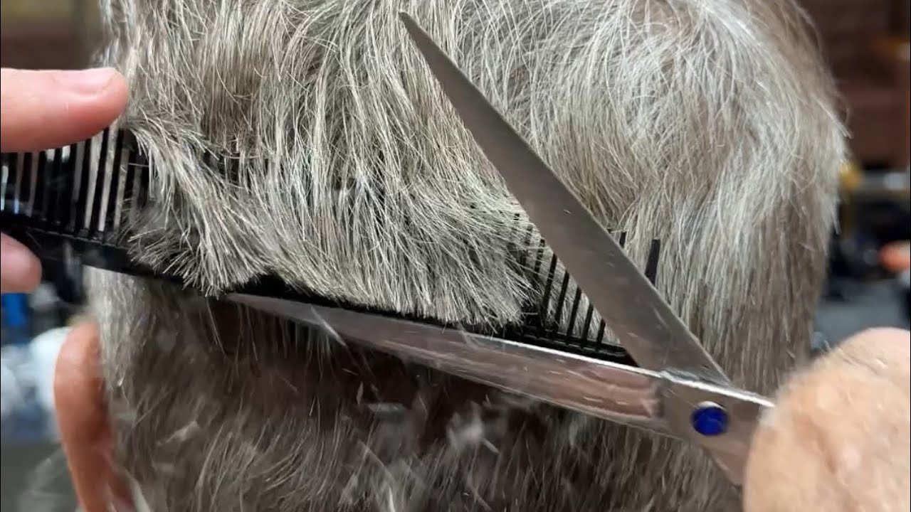 Como fazer corte de cabelo social todo na tesoura.  Com pente corrido.