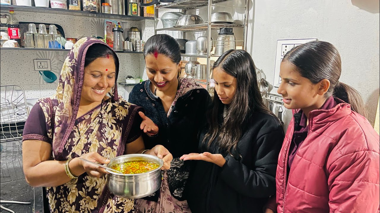 आज सास बहू ने मिलके किया बना दिया पनीर की सब्जी देखिए कितने tasty बनी है 😍